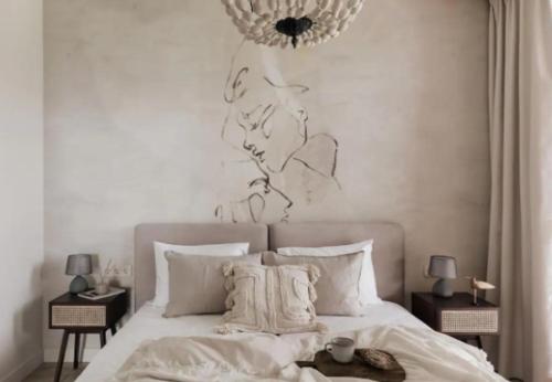 Aesthetic MONE near Auróra cirkáló