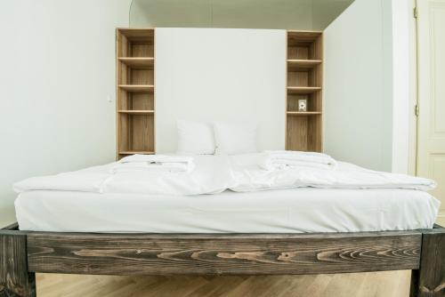 2 bedrooms, 3 beds