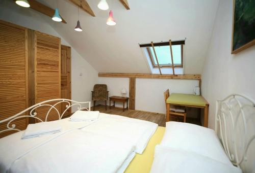 2 double beds, 2 twin beds