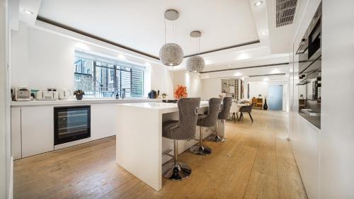 Exquisite 2400sqft 3 Bed Brick Lane Pad