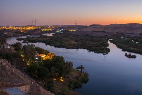 ASWAN NILE PALACE (swimming pool-rooftop-Nile view)