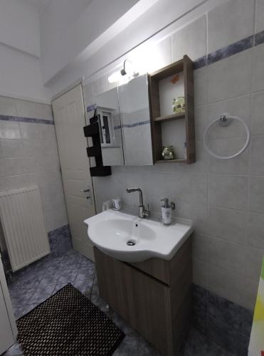 Fürdőszoba, See and City Apartment in Aigio (Pelopponese)