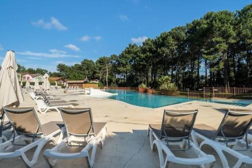 Maison sur golf a Lacanau Ocean avec piscine chauffee