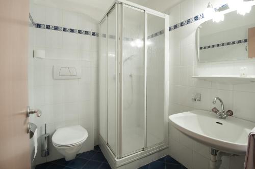 Hotel Restaurant Putzer Room Type - Triple Room with Balcony Hotel Restaurant Putzer Room Type - Triple Room with Balcony