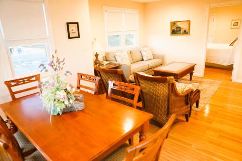 By The Sea Guests Bed & Breakfast and Suites By The Sea Guests Bed & Breakfast and Suites