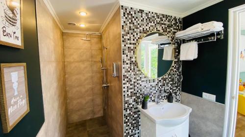Luxurious garden suite in central Yerevan