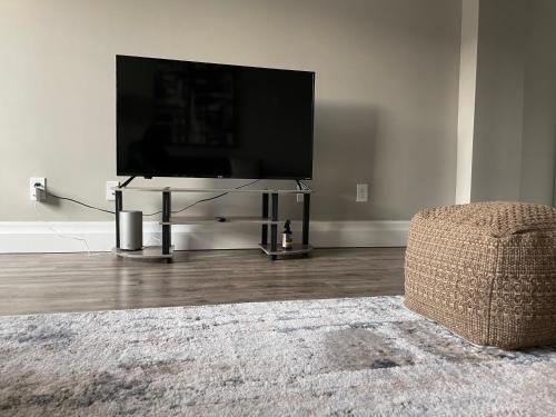 Comfy Studio Apt. Near Downtown Newark!