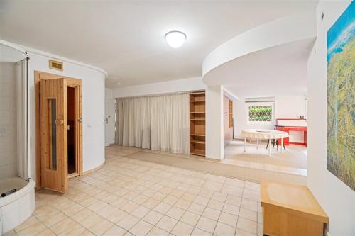 Exclusive panoramic with a park-like garden in the best location