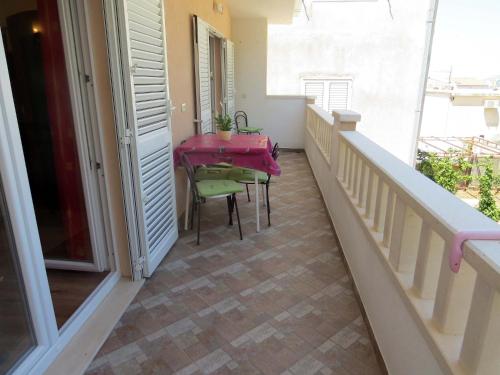  Apartment Jakir-with terrace, Pension in Baška Voda