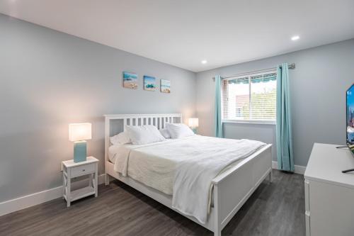 LOVELY NEWLY RENOVATED HOME 3 Bedrooms 3 baths NICE PATIO