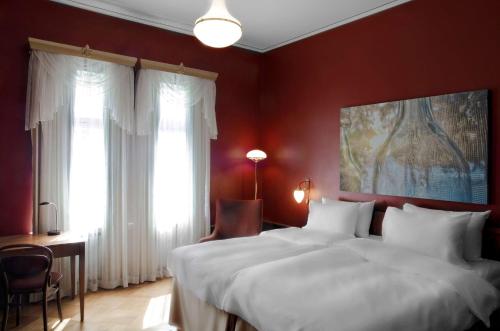 Guest Double or Twin Room image 7