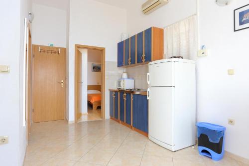 Apartments by the sea Balica Rat Omis - 2753 - image 3