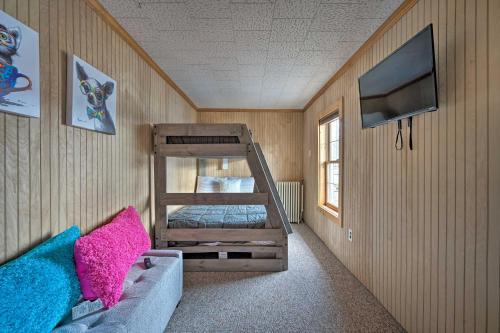 Family-Friendly Retreat Less Than 1 Mi to Lake George Family-Friendly Retreat Less Than 1 Mi to Lake George