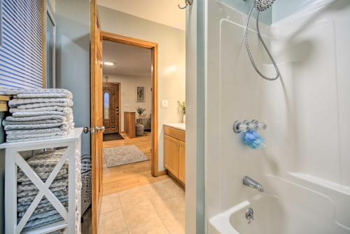 Lake Luzerne Home with Fire Pit on Hudson River