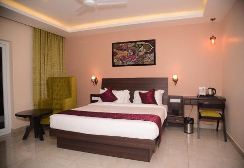 King Room with Balcony image 10