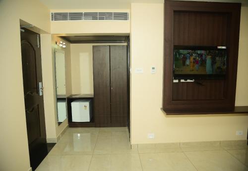 King Room with Balcony image 7