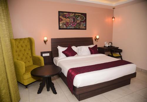 King Room with Balcony image 9