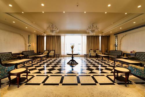 Előcsarnok, Sehdev Bagh in Pushkar