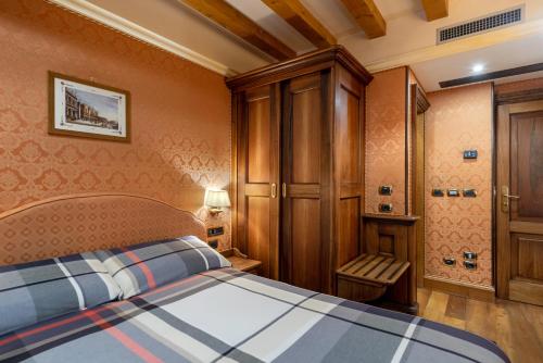 Hotel Montecarlo - image 11