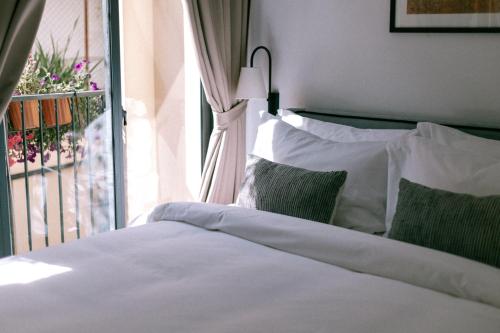 Small Double Room with Balcony image 7