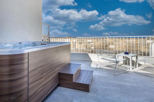 อ่างแช่น้ำร้อน, เดอะ บาริสเตอร์ โฮเต็ล (The Barrister Hotel) in วาเลตตา