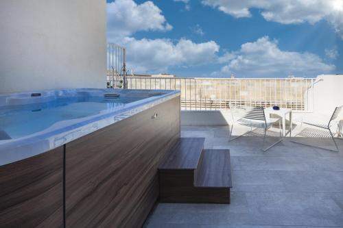 อ่างแช่น้ำร้อน, เดอะ บาริสเตอร์ โฮเต็ล (The Barrister Hotel) in วาเลตตา