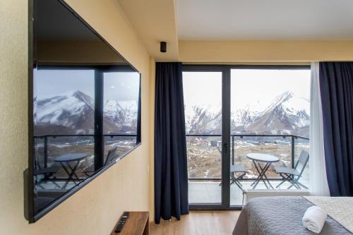 Valley & Mountain View, Twins, with Hot Water - Apartment - Gudauri