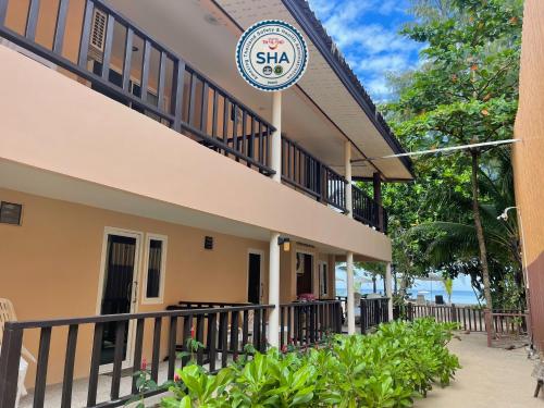 Naiyang Seaview Place Resort ภูเก็ต