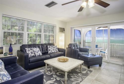 Hidden Paradise 3bed/3bath Open Water Home - image 11