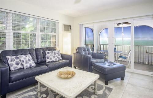 Hidden Paradise 3bed/3bath Open Water Home - image 7