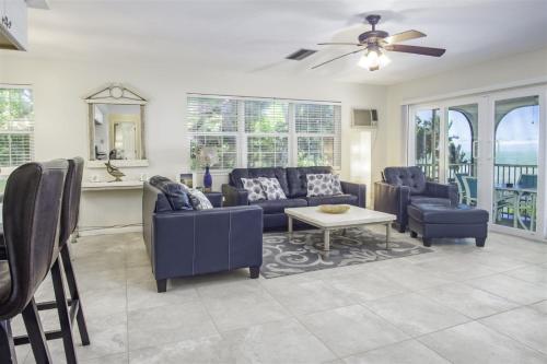 Hidden Paradise 3bed/3bath Open Water Home - image 12