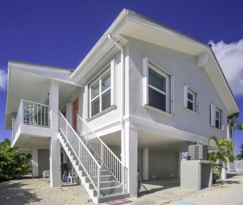 Fins to the Left - 2bed/2bath duplex with dockage - image 3