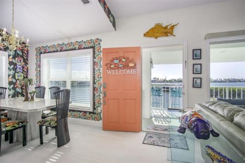 Fins to the Left - 2bed/2bath duplex with dockage - image 14