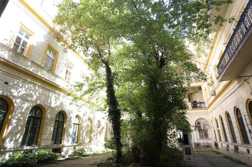 Quiet Home at Synagogue, Budapest