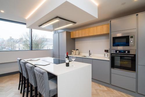 Luxe Apartments, The Moorwell, Secure Parking, - 10mins Cardiff City Ctr 3