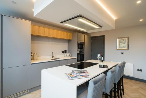 Luxe Apartments, The Moorwell, Parking, Gym - 10mins Cardiff City Ctr