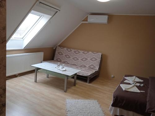 Micófogadó - image 14