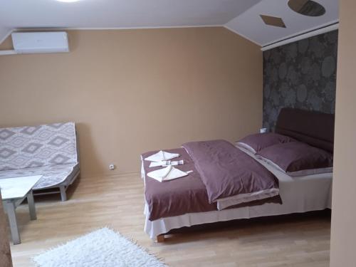 Micófogadó - image 6