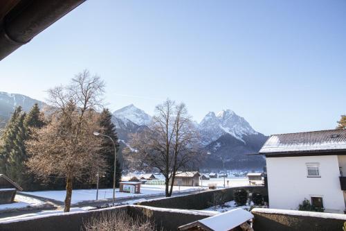 Apartment with Mountain View image 4