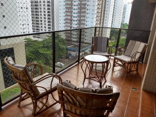 ระเบียง/ชานเรือน, Pitangueiras Bárbaro - 2 garagens - 1 diária de 24 horas - Aqui você pode (Pitangueiras Barbaro - 2 garagens - 1 diaria de 24 horas - Aqui voce pode) in บาร์ราฟุนดา