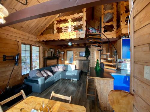 Le petit chalet sur le lac in Ste-Marguerite Du Lac Masson (QC)