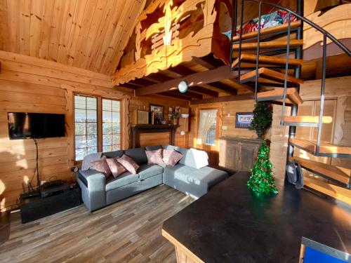 Le petit chalet sur le lac in Ste-Marguerite Du Lac Masson (QC)