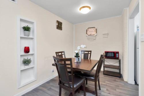 COZY Private Condo in Central Houston