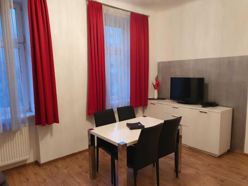 Vibrant Red Apartment I contactless Check-In