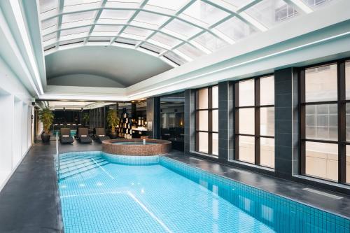 Úszómedence, Stamford Plaza Melbourne near Királyi Kiállítás Épület