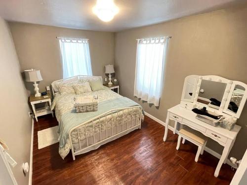 . Shabby Chic Style Home - Unit A