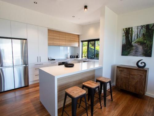 Bay Vista Brilliance - Pohara Holiday Home