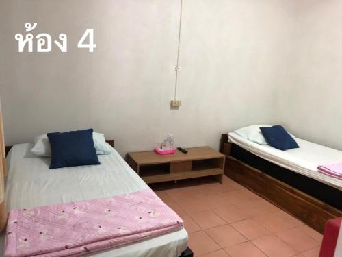 2 twin beds