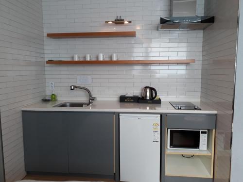 Kitchen, GRID INN in Jongro