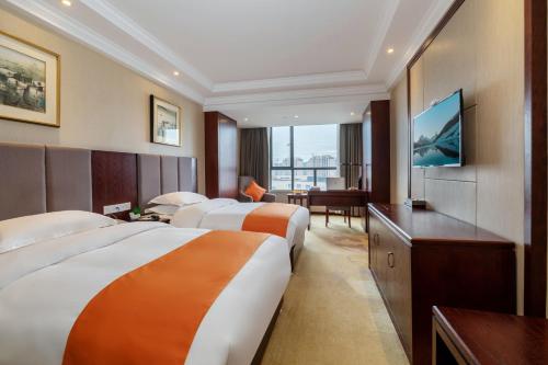 Huzhou Wealth Hotel